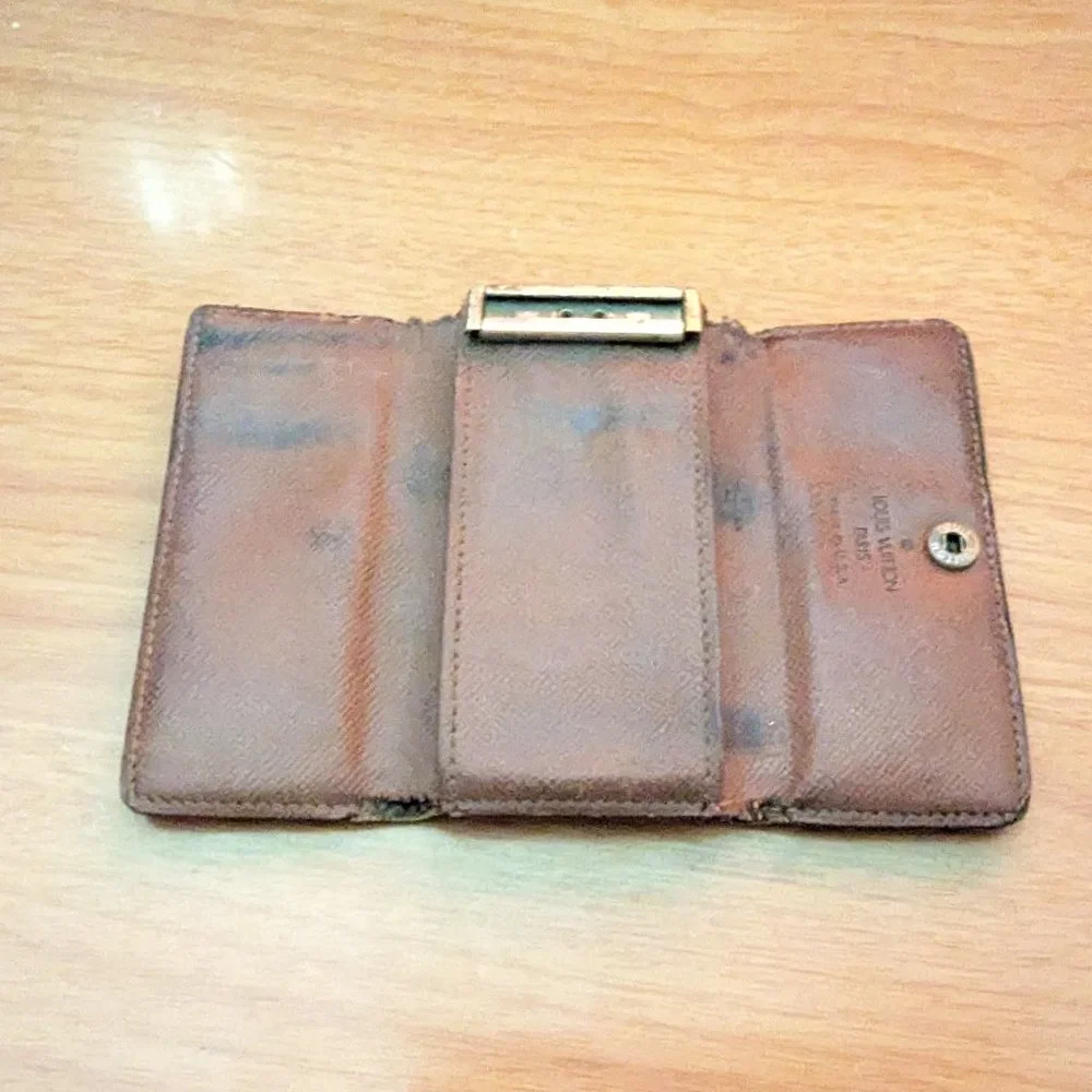 Louis Vuitton Monogram Key Holder/Wallet #1577💥PRICE DROP💥